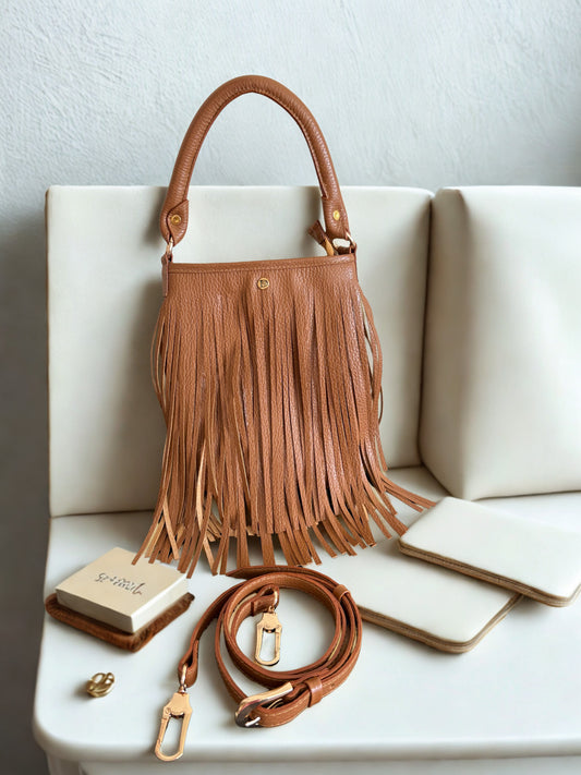 Bolso Flecos Petite Miel Canela: Boho Chic en su Máxima Expresión.