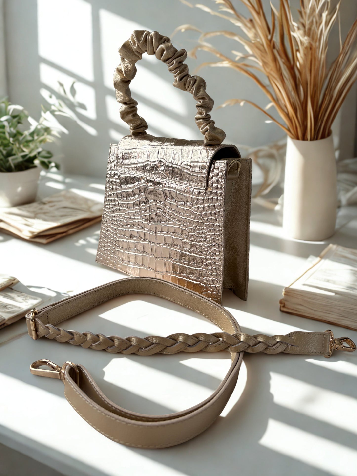 Bolso Croco Dorado - Lujo atemporal.